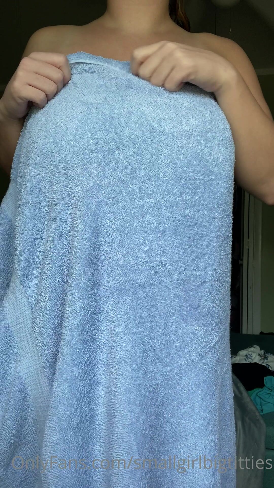 Watch Free Smallgirlbigtitties Fresh Towel Drop Xxx Onlyfans Porn Video